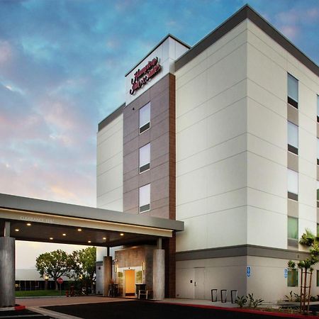 Hampton Inn & Suites Irvine/Orange County Airport Exterior foto